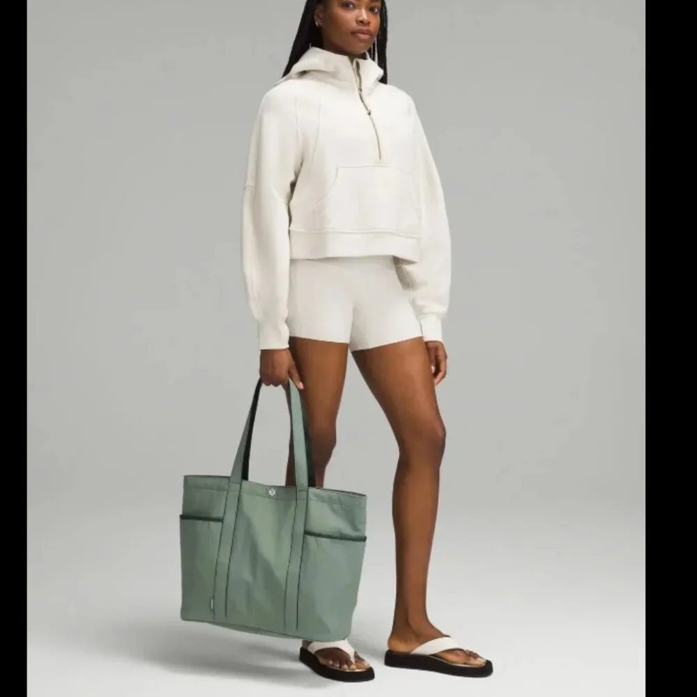 new Lululemon Daily Multi-Pocket Tote Bag 20L